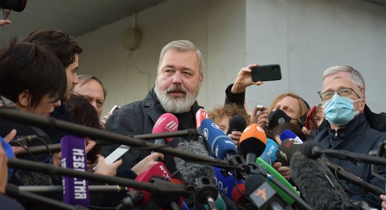 Le lauréat du prix Nobel, Dmitry Muratov, ne gardera pas « un seul centime » de son prix.